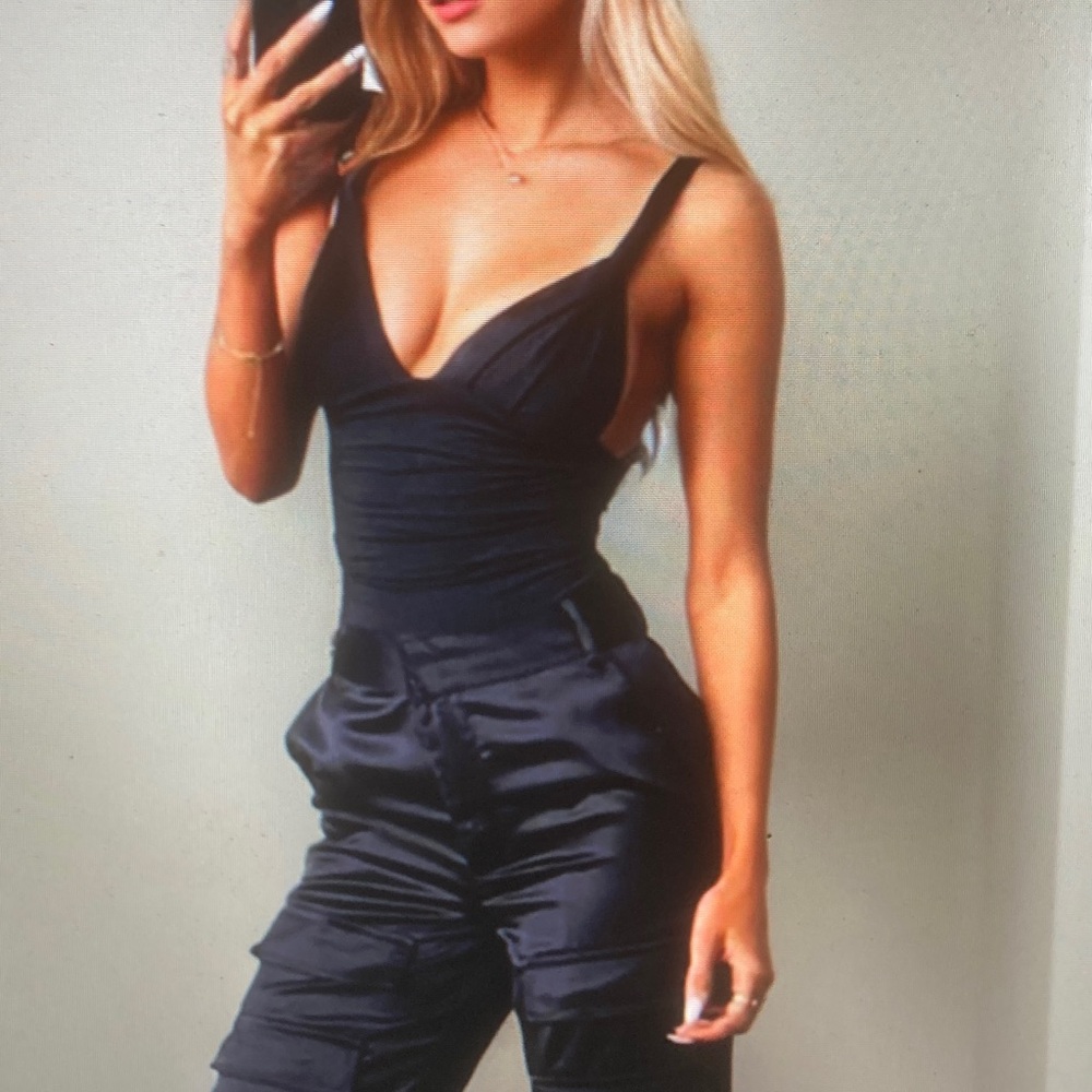 Elegant Black Halter Top - Picture 3 of 4